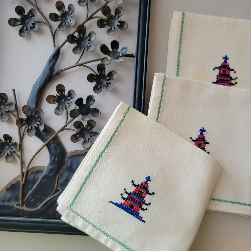 Vintage Embroidered Cloth Napkins (4) Cross-stitch Pagoda or Lighthouse? Nice!